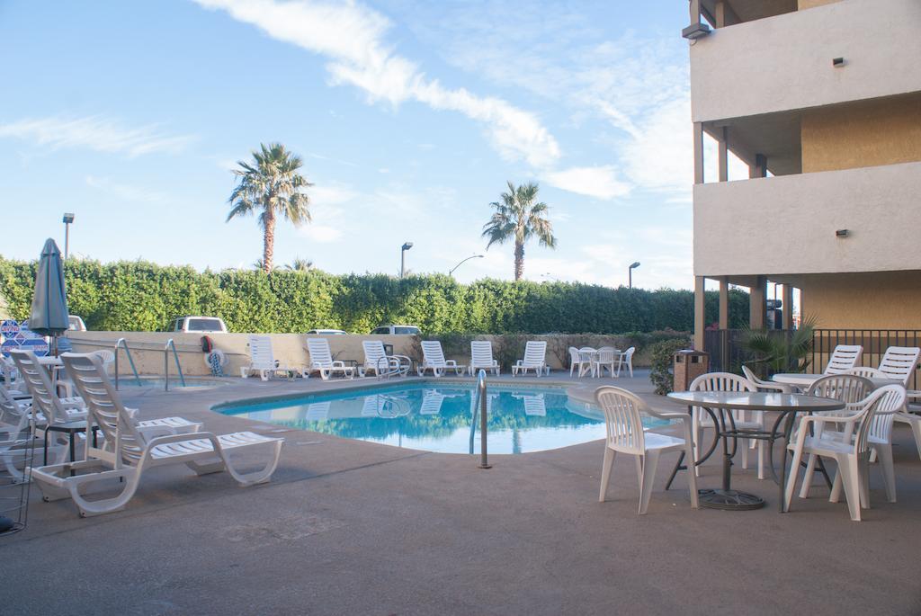 Red Lion Inn & Suites Cathedral City Palm Springs Exterior foto