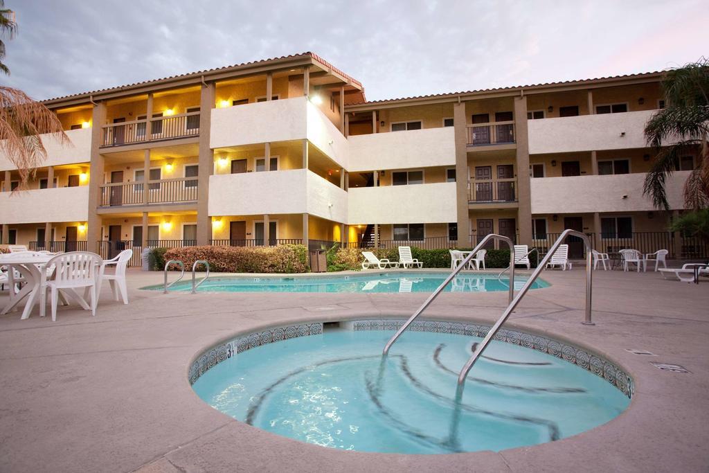Red Lion Inn & Suites Cathedral City Palm Springs Exterior foto