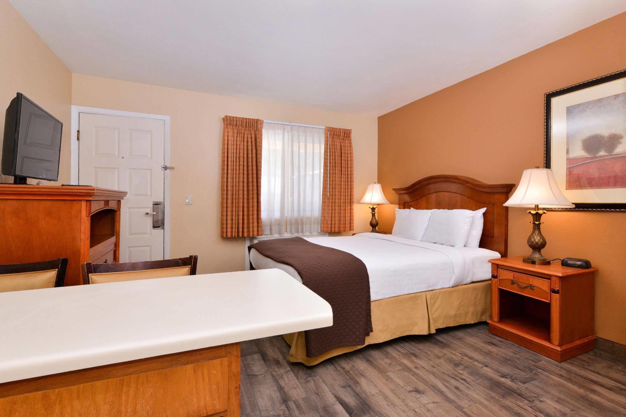 Red Lion Inn & Suites Cathedral City Palm Springs Exterior foto